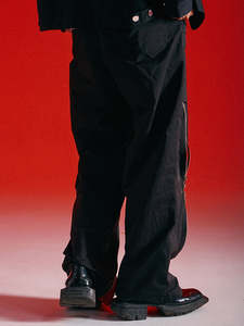 Pantalons cargo en toile noire pour hommes en gros, logo personnalisé, poches multi-zippées, effet stéréo, taille haute - Product Image 3