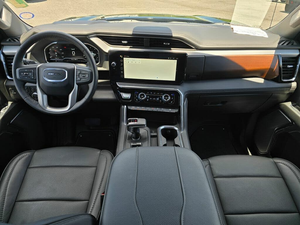LIMPIO 2024 G M C S I e r a 1500 Denali Crew Cab 4WD - Product Image 2