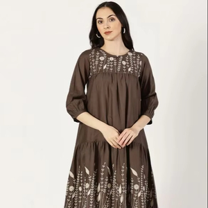 Robe Ukrainienne Ethnique Brodée de Style Unique, Meilleure Robe d'Été Maxi, Décoration de Tassel en Lin Naturel, Style Bohème Solide - Product Image 1