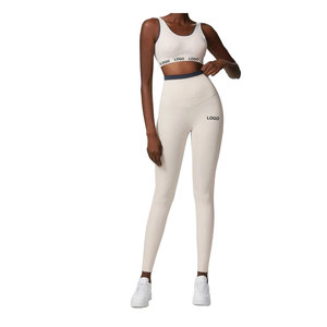 Ensemble de vêtements de sport personnalisés pour femmes, respirants et à séchage rapide, soutien-gorge de yoga de couleur unie avec logo personnalisé - Product Image 1