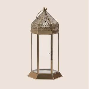 Metal y vidrio de diseñador dorado antiguo para el hogar y la boda iluminación de mesa decoración velas linternas - Product Image 1