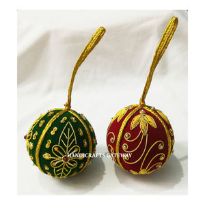 La plus belle broderie Zari de haute qualité faite à la main en forme de boule de Noël bicolore ornement suspendu pour les décorations d'arbres - Product Image 1