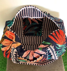 กระเป๋าดัฟเฟิลกีฬาผ้าคอตตอนทำมือพิมพ์ลายเขตร้อนสีดำสำหรับการเดินทางยิมโยคะผ้าควิลท์กีฬาทนทานใช้ในชีวิตประจำวัน - Product Image 5