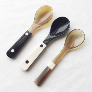 Cuchara Ecológica Hecha a Mano de Cuerno de Búfalo Moderna de Porridge - Product Image 3