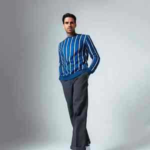 Sudadera de Manga Larga Estilo Línea Blanca para Hombre, Corte Ajustado, Disponible en Varios Colores, Transpirable, Diseño Liso - Product Image 4