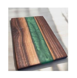 Tabla de cortar de resina ecológica hecha de base de madera sostenible hecha a mano con diseño abstracto de Río para una buena cena - Product Image 1