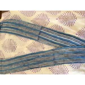 Kimono de plumas lila con silueta holgada y diseño bohemio elegante - Product Image 1