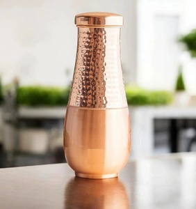 Carafe en cuivre tendance avec couvercle, étanche et écologique, facile à intégrer aux routines quotidiennes pour le bien-être - Product Image 5