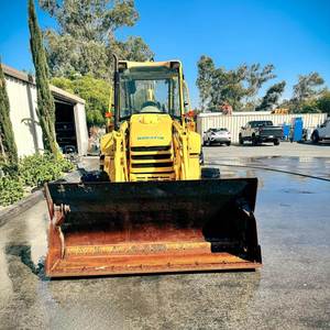 Chargeuse sur pneus Komatsu WB 97S-5 à prix d'usine abordable avec boîte de vitesses et roulement à haute résistance de charge - Product Image 2
