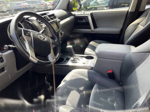 NEATLY usado 2013 To-yo-ta 4_Ru_nner Limited - Product Image 4