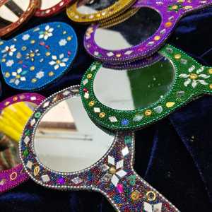 ลดราคา 100 ชิ้น กระจกพกพาหลากสีสไตล์วินเทจ ของชำร่วยงานแต่งงาน ของขวัญงานเมห์นดี ฮาลดี ของขวัญงานแต่งงานอินเดีย ปากีสถาน - Product Image 3