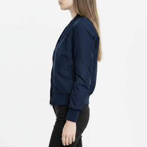 Chaqueta Bomber Azul Marino con Cierre para Mujer, Estilo Casual y Formal, Tejida, Resistente al Viento, Transpirable, con Logotipo Personalizado, para Oficina - Product Image 4