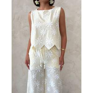 Blusa sin Mangas Bordada para Mujer - Producto al por Mayor - Product Image 4