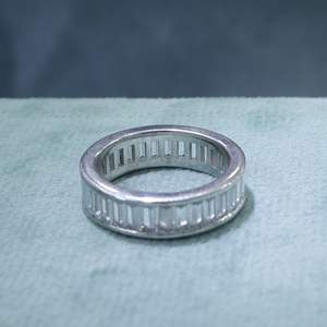 Baguette Cut Diamond Full Eternity Wedding Band para mujer - Product Image 2