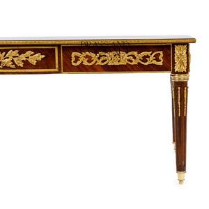 Table basse rectangulaire de luxe avec accents en laiton doré orné et détails en bois faits à la main pour une décoration classique de salon - Product Image 3