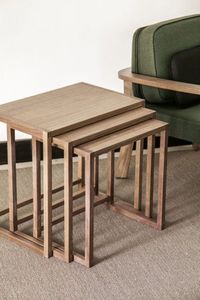 Ensemble de meubles de table gigogne en bois dur pour les propriétaires qui apprécient la durabilité, la conception et l'artisanat durable - Product Image 6