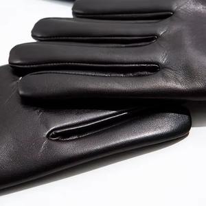 Fabricant de gants de conduite de qualité professionnelle avec logo personnalisé Gants en cuir de qualité supérieure pour la voiture et la moto - Product Image 6