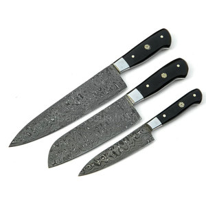 Ensemble de couteaux de cuisine japonais professionnels personnalisés en acier Damas 3 pièces, couteau de chef fait à la main, collection de couteaux, manche en bois - Product Image 1