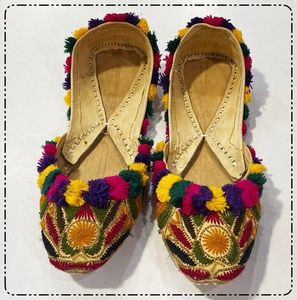 Wholesale Handmade Khussa for Adults Comfortable Punjabi Traditional Wedding Wear for Women Bollywood Design Light Weight Spring - Product Image 5