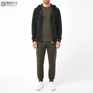 Conjunto Deportivo de Invierno con Capucha para Hombre al Mejor Precio, 100% Algodón con Logotipo Personalizado, Estilo Más Vendido - Product Image 1