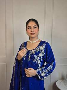 Magnifique choli extensible en fausse fourrure avec broderie de fils, idéal pour les mariages et les fêtes - Product Image 3