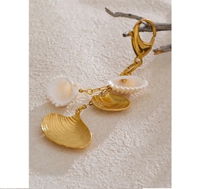 พวงกุญแจวินเทจรูปดาว โลหะสีทอง พร้อมห่วงคาราไบเนอร์ จี้ดาวคู่ ทำมือ เป็นมิตรกับสิ่งแวดล้อม สำหรับกระเป๋า สีทองและสีดำ - Product Image 6