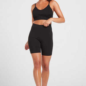 Short de compression pour femmes de haute qualité Vêtements de fitness et de yoga respirants avec décoration de boutons - Product Image 1