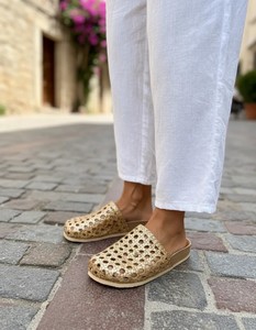Sabots et mules en tricot ajouré respirant, à bout fermé et faciles à enfiler, chaussures plates décontractées en cuir pour femmes, idéales pour l'été. - Product Image 1