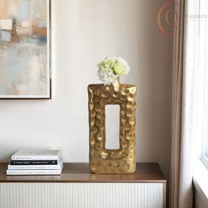 Jarrón de Metal de Alta Gama para Decoración de Hogares de Lujo, que Ofrece Belleza Artística y Calidad Premium - Product Image 1