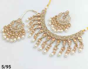 DERNIÈRE ANTIQUE MOTIPEARL & DROP COLLIER FANTAISIE À LA MODE PLAQUÉ OR AVEC ENSEMBLE DE BOUCLES D'OREILLES MANGTIKKA ET ENSEMBLE DE BIJOUX FEMMES - Product Image 3