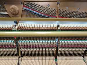 Piano droit d'occasion Purple Kawai KL601 d'origine du Japon, haut de gamme, vente en gros, best-seller pour l'exportation, pour l'enseignement et l'usage domestique - Product Image 3