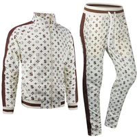 Ensemble de survêtement pour homme, conçu pour une mobilité fluide, confort thermique et port sans pression pendant les activités quotidiennes relaxantes