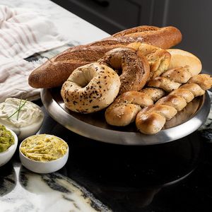 Nouveau support de gâteau en métal de luxe avec un design unique pour la décoration de table de mariage et de fête - Product Image 1