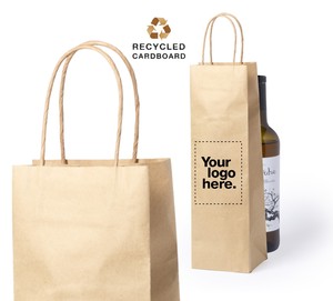 Túi chai rượu vang được làm từ giấy hoàn thiện tự nhiên với tay cầm ngắn, được gia cố và một tấm vải hình tam giác. Chai lên đến 1L. ECO 11x36x10 cm - Product Image 1