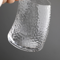 Vente en gros de tasses en verre ondulant de style origami avec logo personnalisé Ensemble de verres à boire japonais pour bar à whisky et cocktail, restaurant