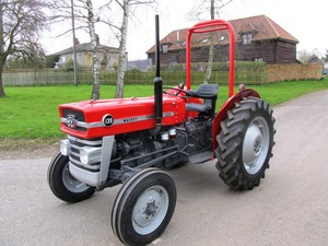 รถแทรกเตอร์ Massey Ferguson 135 ขับเคลื่อนด้วยล้อ 45 แรงม้า พร้อมปั๊มเครื่องยนต์ เกียร์ แบริ่ง รับประกัน 3 ปี สภาพสมบูรณ์แบบ - Product Image 4