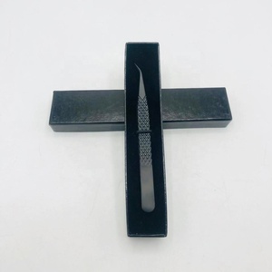 คีมหนีบขนตาปลอมสีดำแบบปรับแต่งโลโก้ได้ - Product Image 6