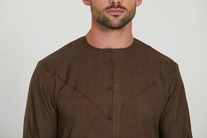 Nueva túnica musulmana informal para hombre, ajuste cómodo, cuello Thobe, tela transpirable Premium, accesorio de ropa musulmana tradicional - Product Image 3