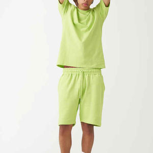 Tenue d'entraînement décontractée personnalisée Ensemble short et t-shirt deux pièces Vêtements d'été unisexes Ensemble t-shirt et short unis 2 pièces pour hommes - Product Image 6
