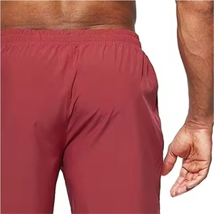 Short d'entraînement en polyester de style rue pour hommes personnalisé Short de fitness solide et écologique pour l'entraînement, la course à pied et le sport décontracté - Product Image 6