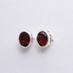 Pendientes Minimalistas Hechos a Mano con Plata de Ley 925 y Granate Rojo Ovalado, Regalo para Mujeres y Niñas - Venta al por Mayor - Product Image 2