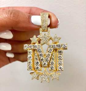 Colgante Clásico Unisex de Diamantes de 2.00Ct con Letra Personalizada, Chapado en Oro Amarillo de 14K sobre Plata de Ley, Amuleto para Fiesta - Product Image 2