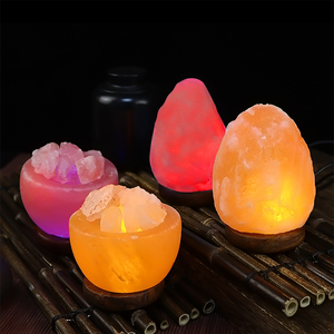 Lampe au sel de l'Himalaya actionnée par USB avec cadeau décoratif de bureau à domicile de style fleur sculptée libère des ions négatifs - Product Image 4