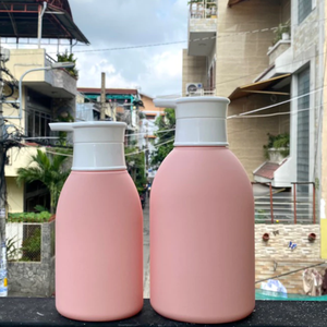 Botella de Plástico HDPE de Lujo Personalizada de 300ml 500ml con Bomba y Serigrafía para Champú, Gel de Ducha, Jabón Corporal, Fabricante Pavico Vietnam - Product Image 4