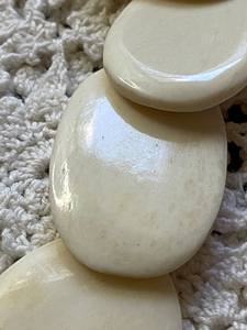 Collier en os de chameau vintage fabriqué à la main petit disque en forme de bel accessoire décoratif artisanat naturel pour noël - Product Image 6