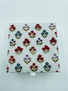 Caja de Joyería de Algodón Hecha a Mano con Diseño de Cuentas, Bordada a Mano, Color Personalizado, Logotipo Promocional, Colores Variados - Product Image 2