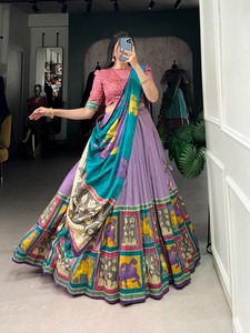 FashionHarbour Venta al por mayor Tasa Tussar Seda Bollywood Estilo Lehenga Choli con Dupatta Ropa de invierno tradicional para fiestas - Product Image 3