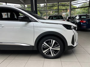 Peugeot 5008 d'occasion, titre propre, 2024 - Product Image 2