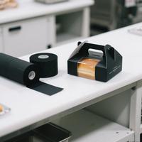 Papier kraft noir 320gsm étanche à l'humidité pour emballage industriel pour cadre photo chimique chaussures chaussettes bougie utilisation