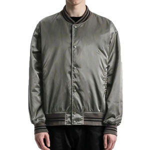 Blouson de baseball en satin de haute qualité pour hommes Design unique avec logo à l'avant Meilleur prix sur une veste d'hiver en toile personnalisée - Product Image 6